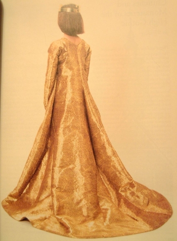 Bildnachweis: http://www.greydragon.org/trips/stockholm/margaret-gown034.jpg